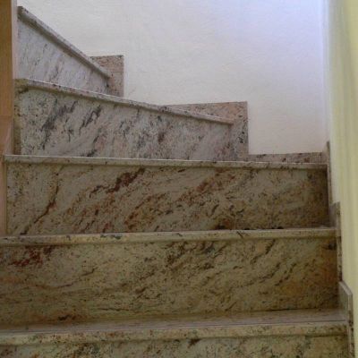 Bild-Nr.IE.4: Treppen aus Granit "Shivakaschi" bei Königs Wusterhausen.